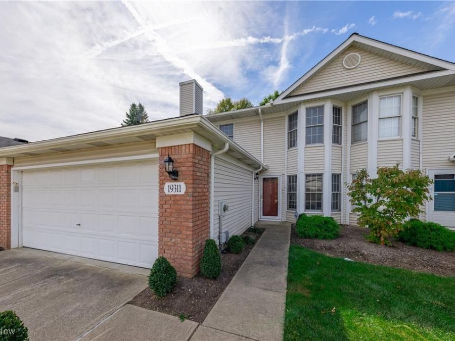 19311 Bradford Court, Strongsville, OH 44149 Photo 1