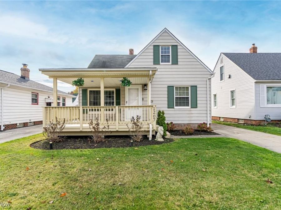 1207 Parkleigh Drive, Parma, OH 44134 Photo 1
