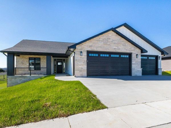 4449 Barnwood Lane, Dubuque, IA 52002