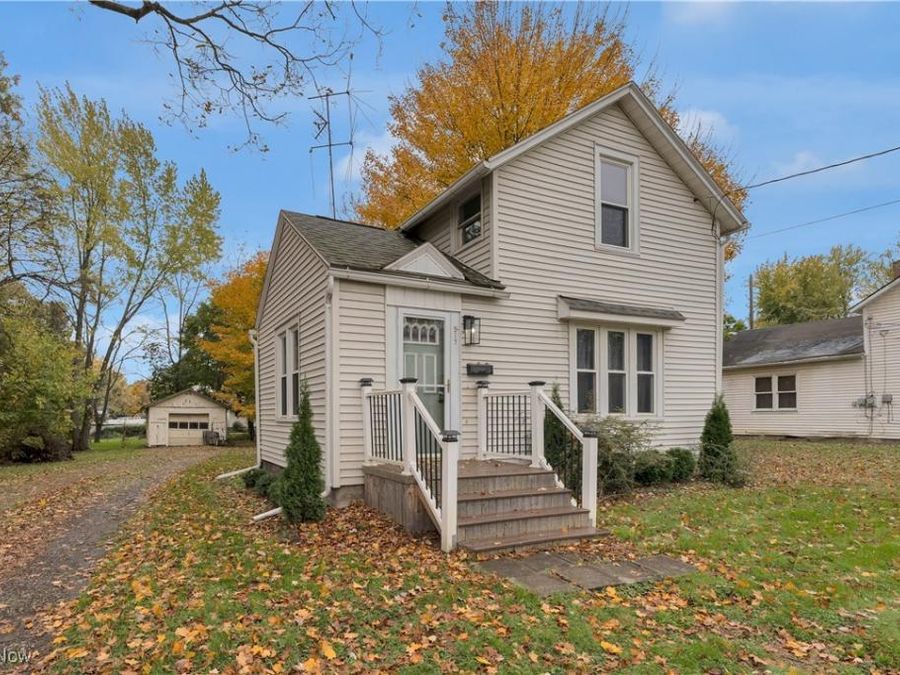 217 W 3rd Street, Niles, OH 44446 Photo 1