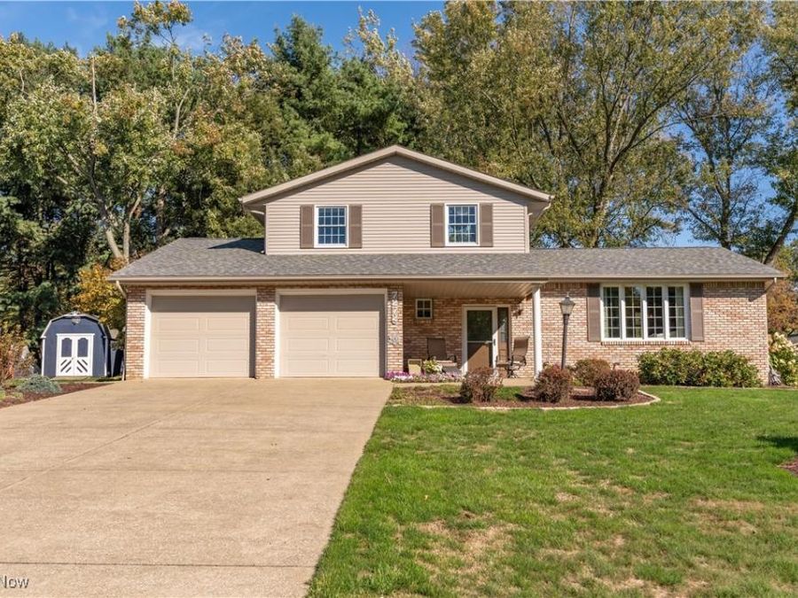 7272 Ashburton Circle NW, North Canton, OH 44720 Photo 1