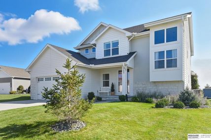 745 N 10th Avenue , Springfield, NE 68059