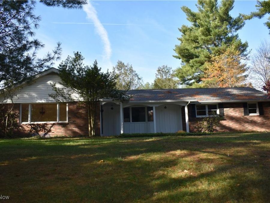 145 E Willow Drive, Zanesville, OH 43701 Photo 1