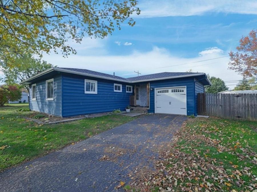 6992 Roundelay Road S, Reynoldsburg, OH 43068 Photo 1