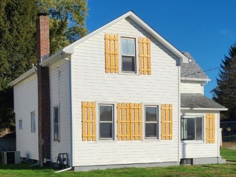 424 Columbiana Street NE, Navarre, OH 44662 Photo 1