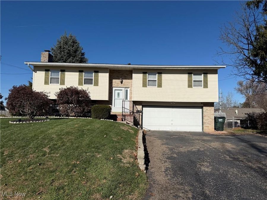 825 6th Street NE, North Canton, OH 44720 Photo 1