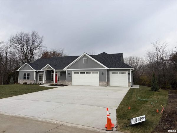 352 MASON Drive, Riverdale, IA 52722