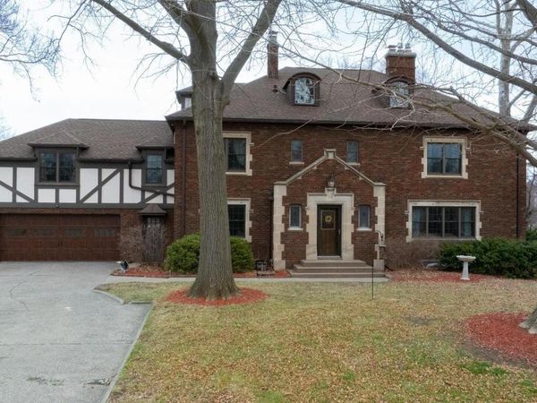 1400 8TH Avenue S, Clinton, IA 52732