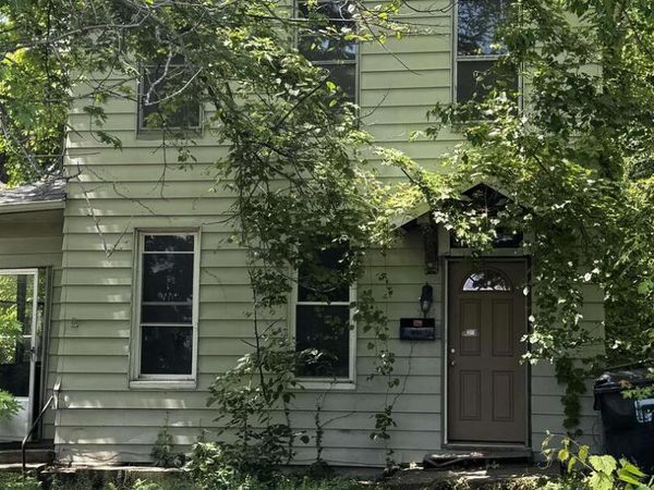 706 FARNAM Street, Davenport, IA 52803