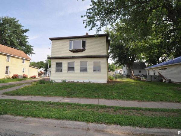 312 3RD Street, Buffalo, IA 52728