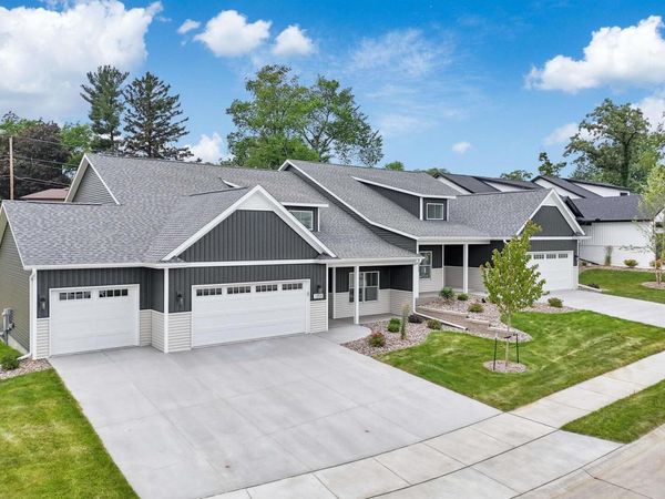 1354 Heights Court, Bettendorf, IA 52722