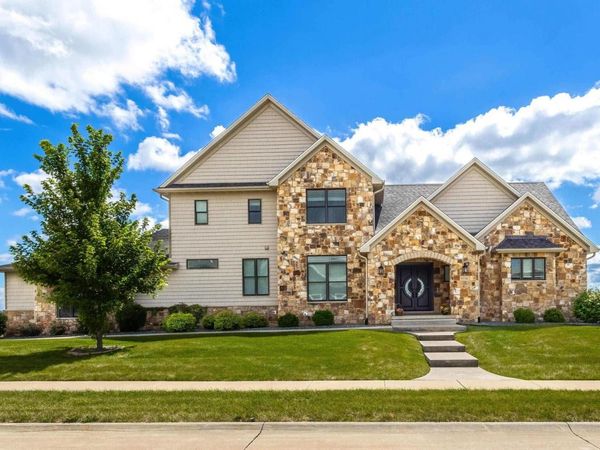 5541 PIGEON CREEK Road, Bettendorf, IA 52722