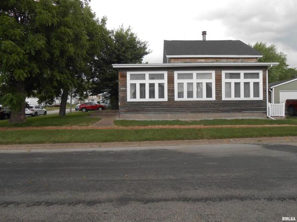 636 3RD Street, Buffalo, IA 52728