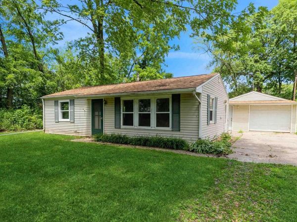 323 15TH Avenue, Silvis, IL 61282