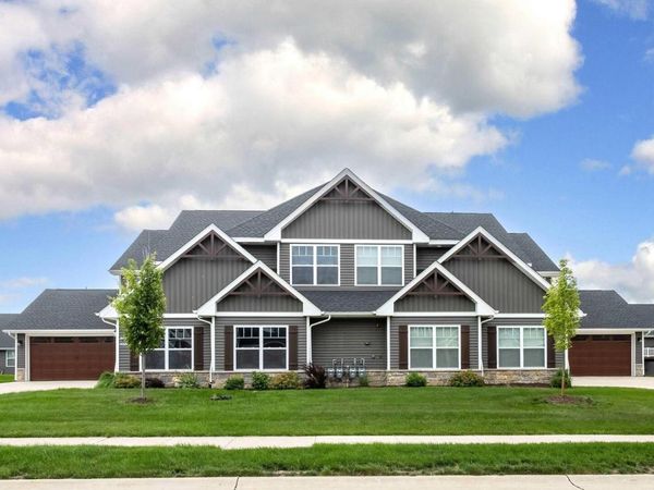 3029 SHANES Way, Bettendorf, IA 52722