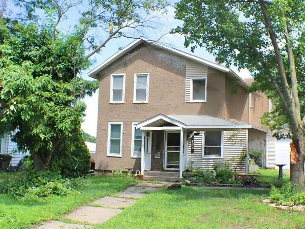 738 9TH Avenue S, Clinton, IA 52732