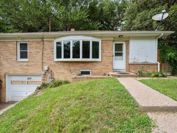 1237 20TH Avenue Way, East Moline, IL 61244