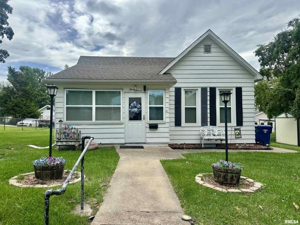 3011 CLEVELAND Street, Clinton, IA 52732