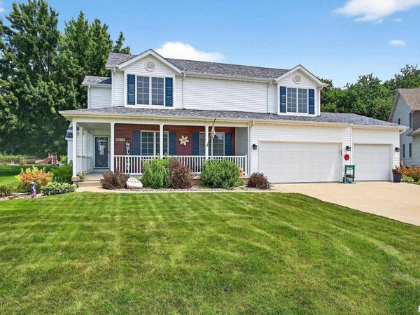 1971 ROYAL Court, Bettendorf, IA 52722