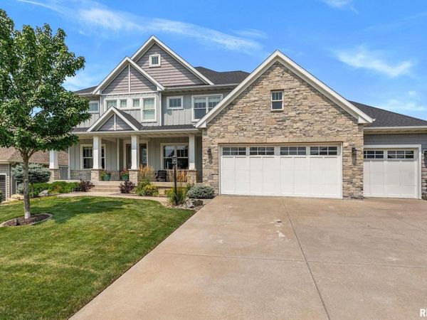 6476 CARDINAL Road, Bettendorf, IA 52722