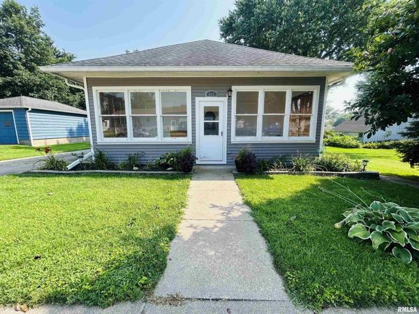 411 JACKSON Boulevard, Goose Lake, IA 52750
