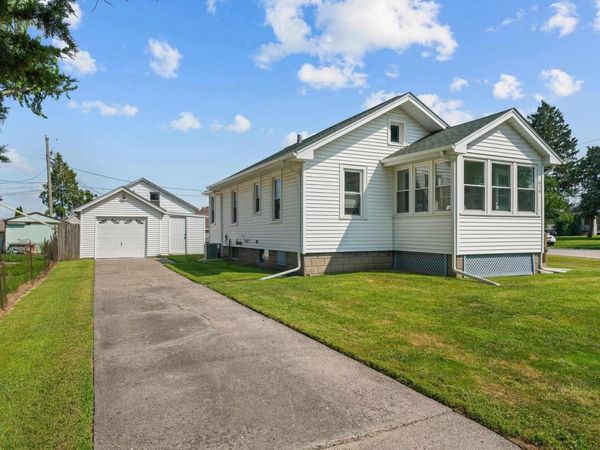 639 2ND Avenue, East Moline, IL 61244