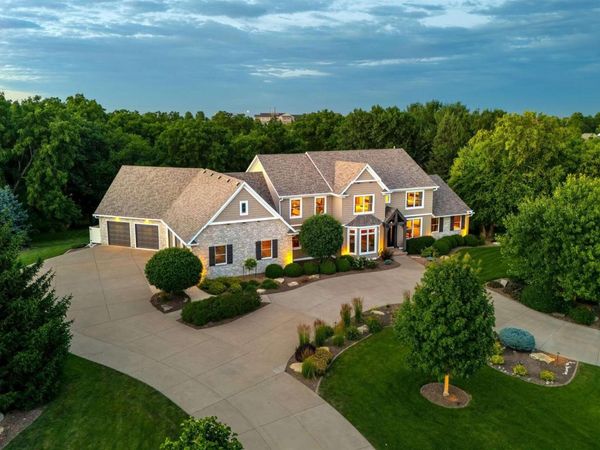 2320 CROMWELL Circle, Davenport, IA 52807