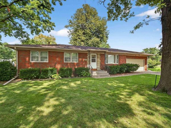 3610 N LINCOLN Avenue, Davenport, IA 52806