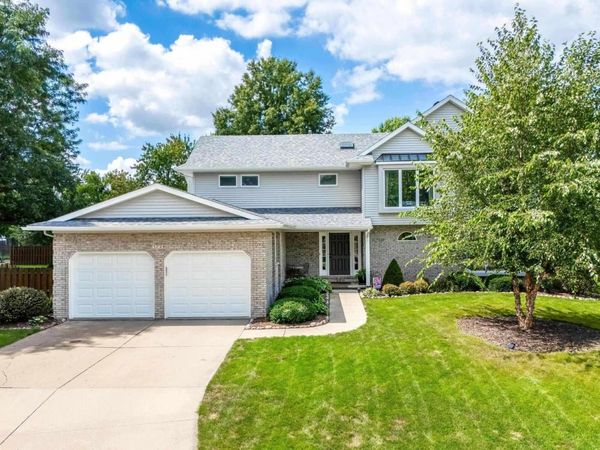 3729 DEER SPRINGS Drive, Bettendorf, IA 52722