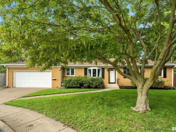 1804 15 1/2 Street Court, Rock Island, IL 61201