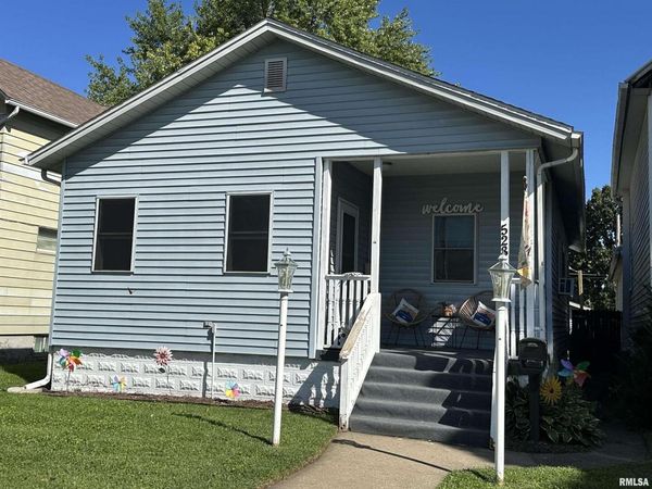 528 2ND Avenue S, Clinton, IA 52732