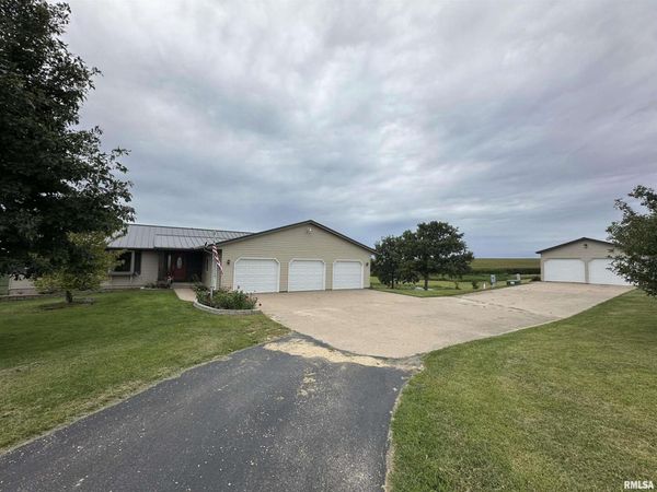 1770 442nd Avenue, Clinton, IA 52732