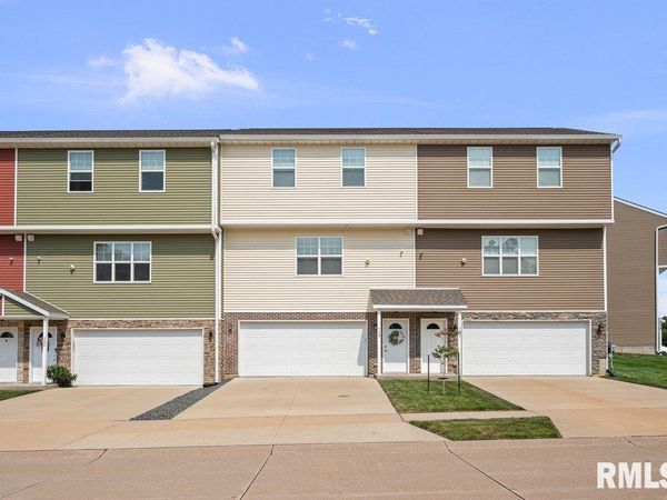 724 COX Court, Le Claire, IA 52753