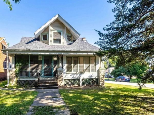 224 E RUSHOLME Street, Davenport, IA 52803