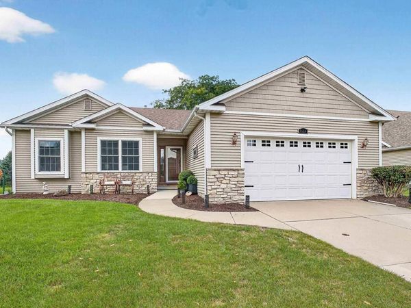 1634 RHINELANDER Court, Davenport, IA 52804