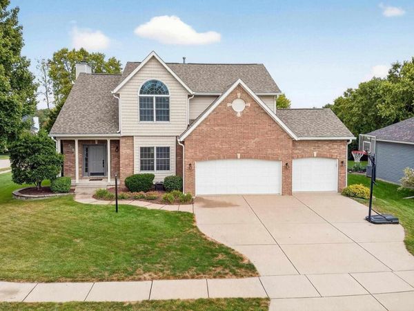 2614 HEATHER GLEN Circle, Bettendorf, IA 52722