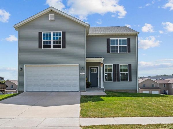 3347 GLENBROOK Circle, Bettendorf, IA 52722