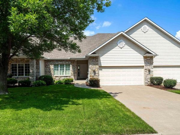 3408 Crowne Pointe Circle, Bettendorf, IA 52722