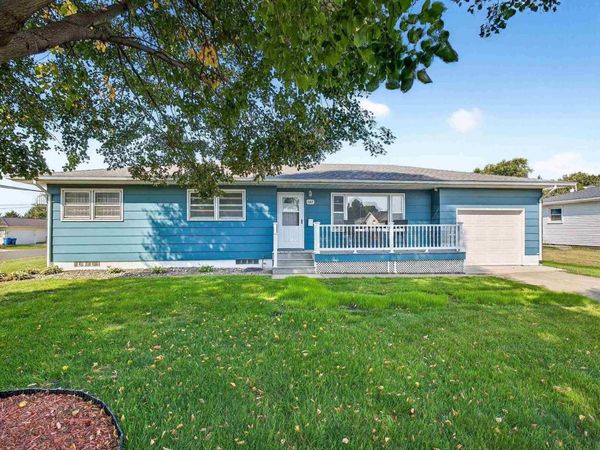 702 N JUNIATA Street, Blue Grass, IA 52726