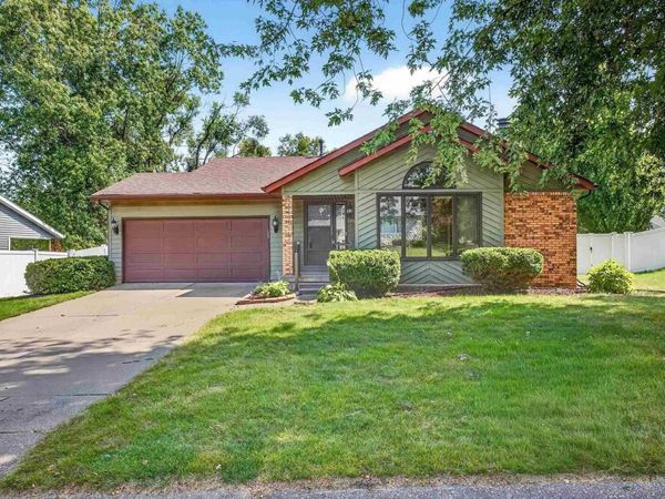 2413 PIONEER Court, Davenport, IA 52804