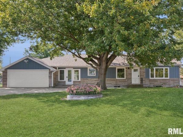 3852 N 3RD Street, Clinton, IA 52732