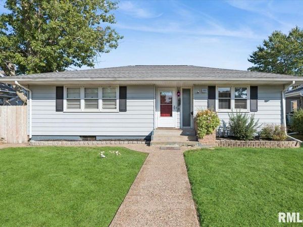 923 PERSHING Boulevard, Clinton, IA 52732