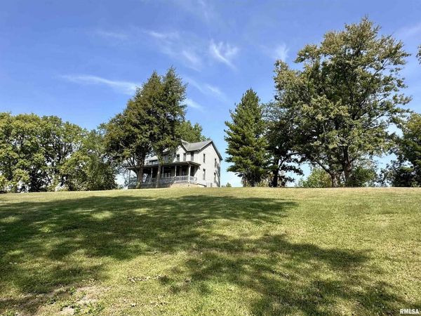 206 32ND Avenue N, Clinton, IA 52732