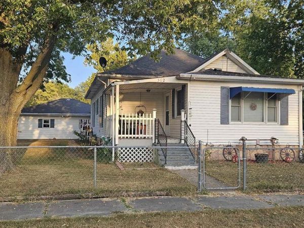 302 BROADWAY Street, New Boston, IL 61272