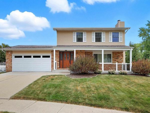 4331 AUGUSTA Court, Bettendorf, IA 52722