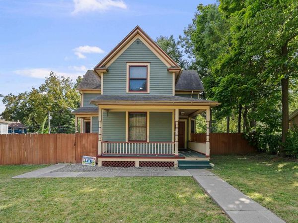 411 W 8TH Street, Davenport, IA 52803