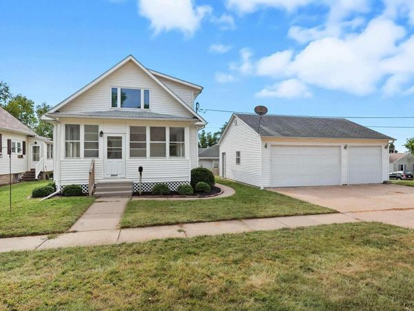 2007 MISSISSIPPI Boulevard, Bettendorf, IA 52722