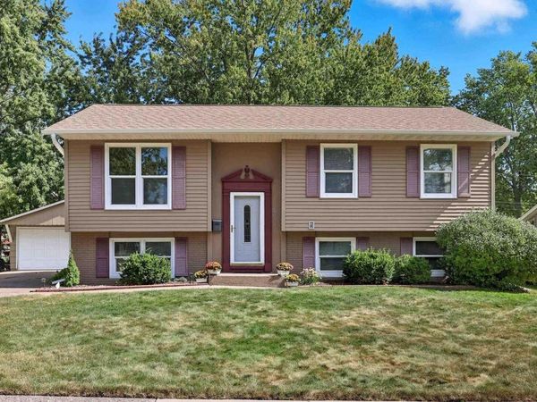 3731 EL DORADO Drive, Bettendorf, IA 52722