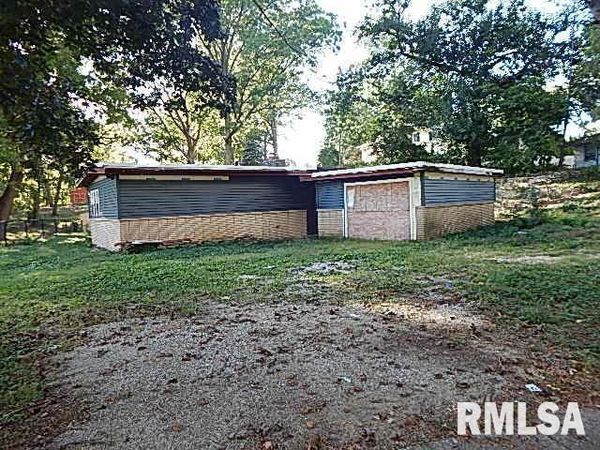 2130 PERSHING Avenue, Davenport, IA 52803