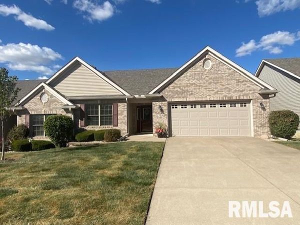 1704 STONEGATE Circle, Davenport, IA 52807